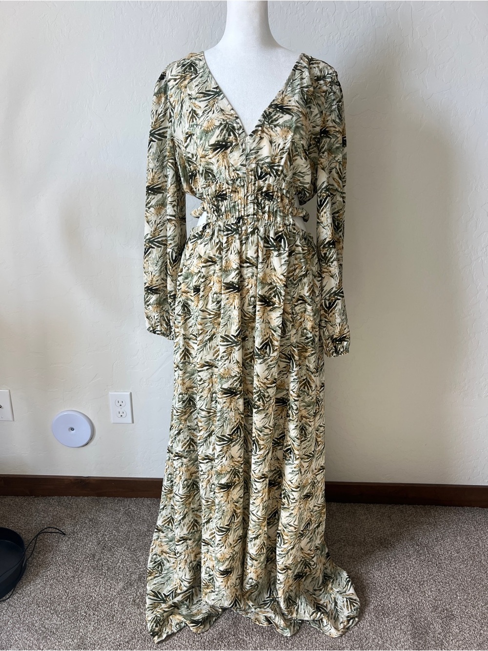 Entro V-Neck Long Sleeve Maxi Dress Cut  Out Leaf Botanical Tropical Print Sz L